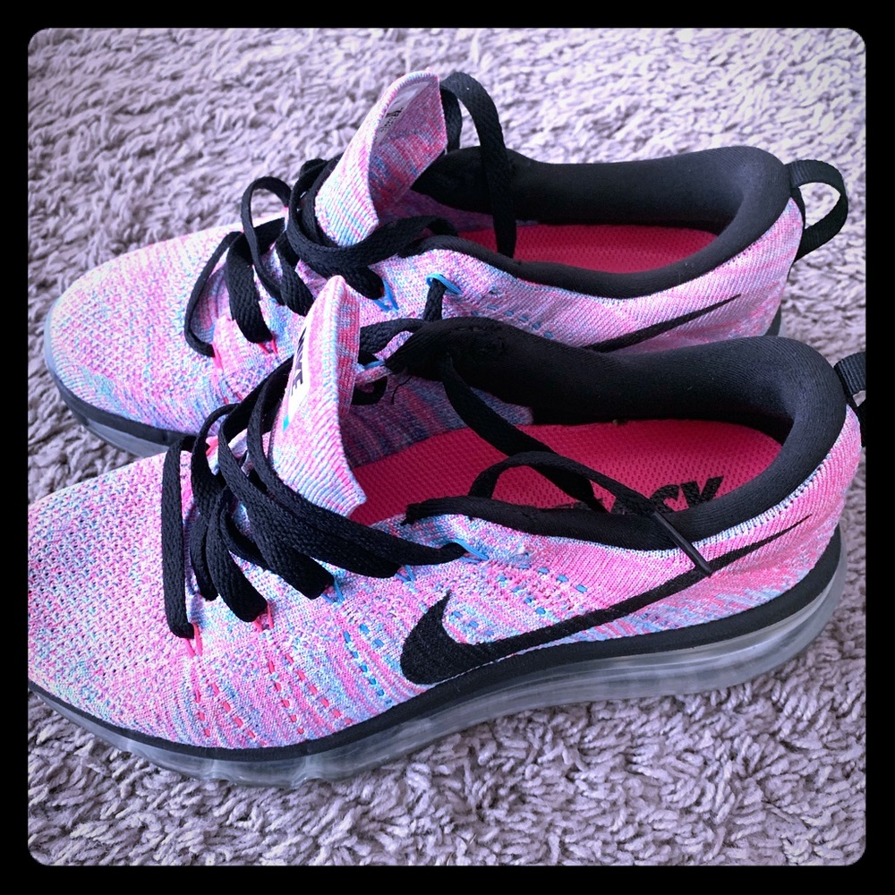 Women’s Nike Air max. Pink and Blue size 6